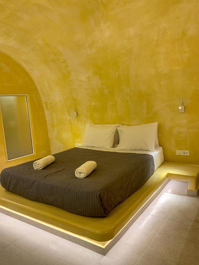 M Residence Santorini Conelia Cave Fira  Extérieur photo